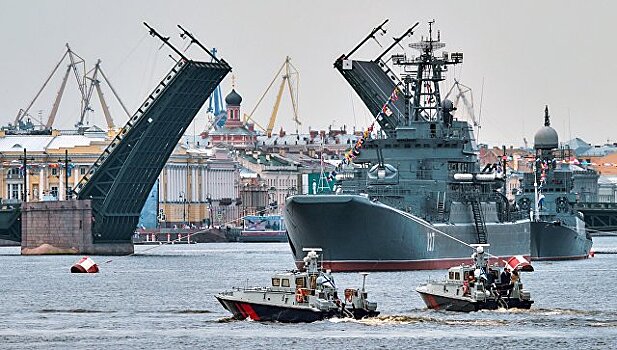 Петербург признали лучшим в проведении военно‐морских парадов