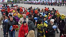 В Луганске более 50 тысяч человек вышли на первомайскую демонстрацию