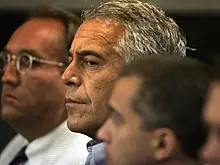 В Сети появилась новая теория о жизни и смерти Эпштейна