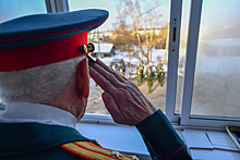 В Подмосковье военнослужащие Таманской дивизии ЗВО поздравили 96-летнего ветерана с наступающим Новым годом