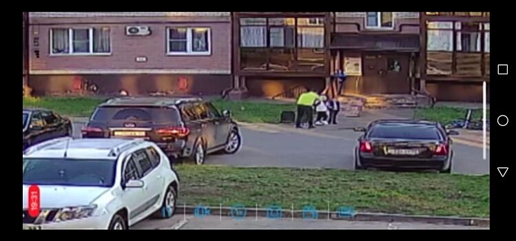 Зазывал пойти с ним: странный мужчина в салатовой куртке приставал к детям в Костроме