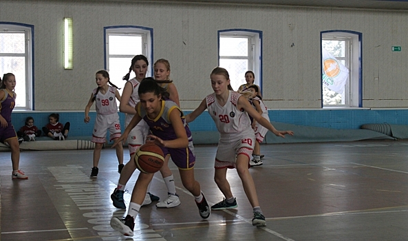 В Волгограде стартовал баскетбольный турнир памяти Бориса Майзлина