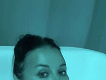 Телеведущая Оксана Федорова снялась без одежды в ванне