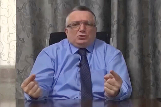 Назвавшему русских "свиньями" бывшему послу Азербайджана запретили въезд в Россию