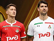 «Почему форма красно-белая?!». Болельщики «Локомотива» встретились с командой