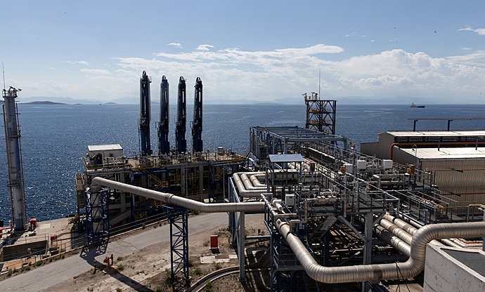Поставки природного газа из РФ в Грецию привели к отмене поставок СПГ