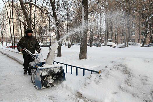 На уборку территории от снега в СВАО вышли более 500 единиц техники
