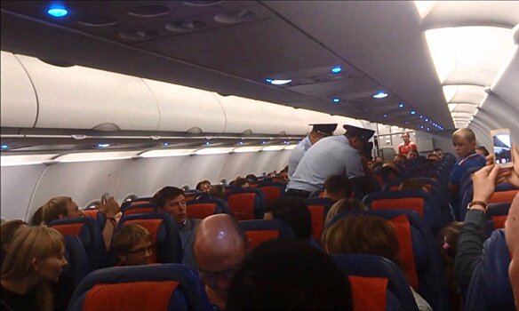 Росавиация: Дебош в самолёте можно приравнять к теракту