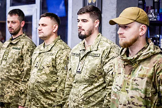 Зеленский опубликовал фото встречи с военными с нацистской символикой