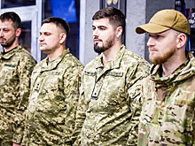 Зеленский опубликовал фото встречи с военными с нацистской символикой