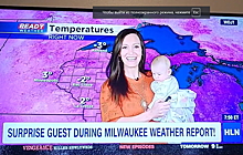 Метеоролог вышла в эфир с ребенком на руках: видео