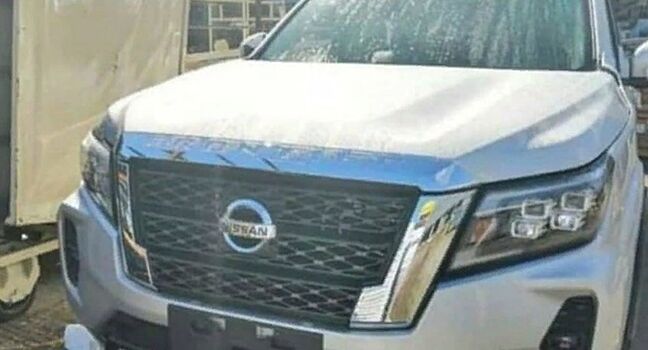 В Сеть попали первые фото обновленного Nissan Navara
