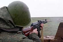 Мобилизованные отрабатывают боевые стрельбы в составе отделений под Волгоградом