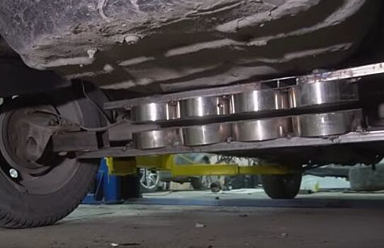 Мастера из «Гараж 54» сделали магнитную подвеску для ВАЗ-2108