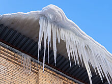 Снежная глыба рухнула на голову уфимскому подростку