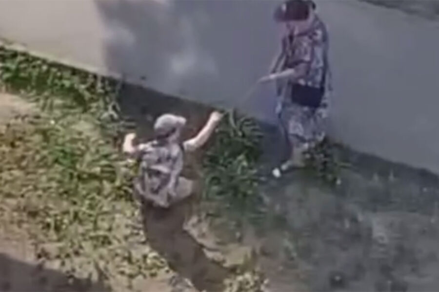 Пермячка, которая выгуливала ребенка на веревке, воспитывает детей с диагнозами