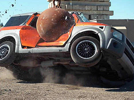 Видео: Перед шаром-бабой все равны — «американец», «японец» и «немец»