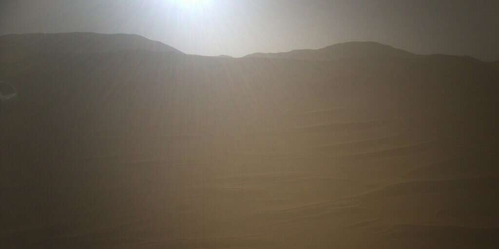Вертолет Ingenuity прислал фотографию заката на Марсе