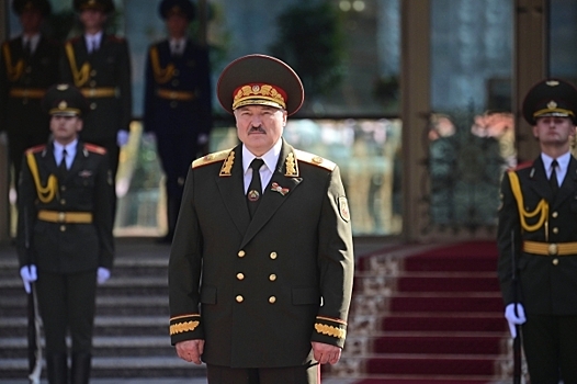 Лукашенко предложил Макрону помочь наладить отношения с мусульманами
