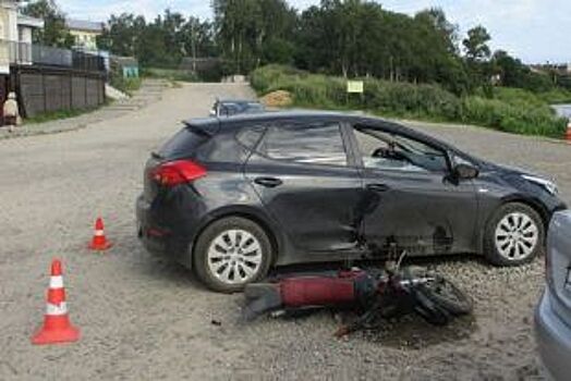 В Вологде иномарка сбила 17-летнего мотоциклиста