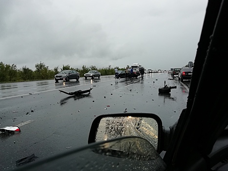 «Один в кювете, остальные — всмятку»: на Стромиловском шоссе столкнулись четыре автомобиля