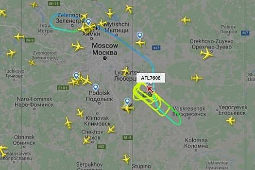 Пользователей встревожил мотающий круги над Подмосковьем Sukhoi Superjet