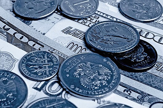 Хазин предупредил об обесценивании рубля