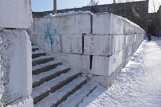 На челябинских школьников могут обрушиться бетонные блоки