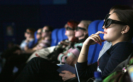 Жители РФ рассказали, где любят смотреть кино