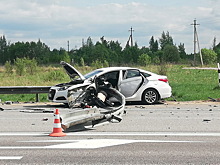 Легковушку проткнуло насквозь отбойником