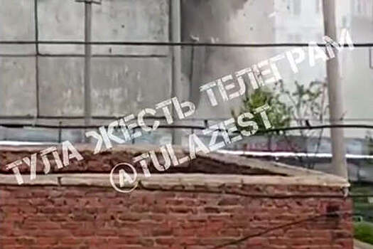 В Тульской области экскаватор упал с четвертого этажа при демонтаже здания