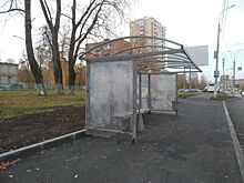 Ижевчане пожаловались на дискомфорт ожидания транспорта на остановке с павильоном без крыши