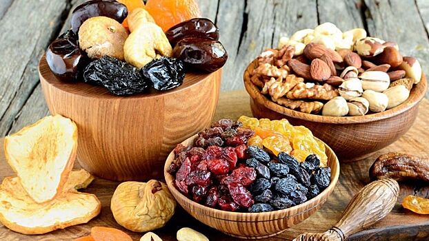 Какая польза от орехов и сухофруктов?