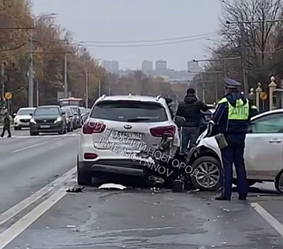 Огромная пробка образовалась на проспекте Гагарина из-за ДТП