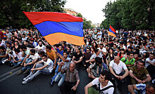 Манифестанты вновь перекрыли главную улицу Еревана
