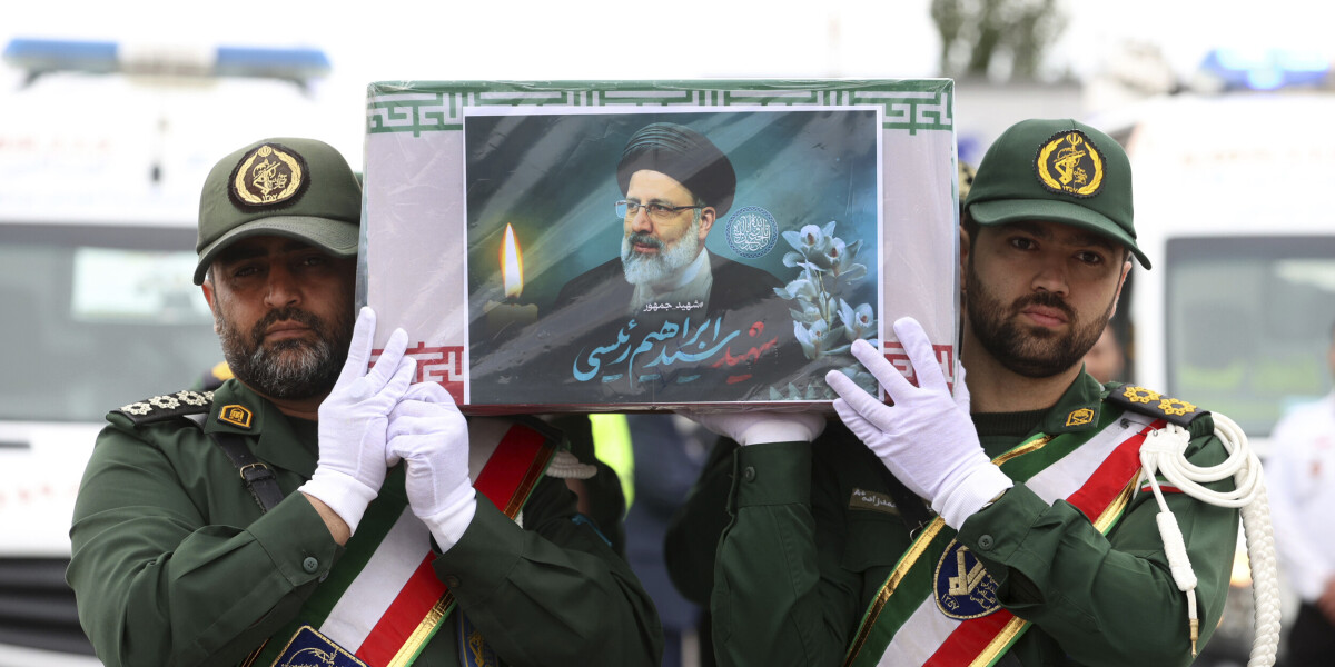 В городе Кум собрались тысячи желающих проститься с президентом Ирана