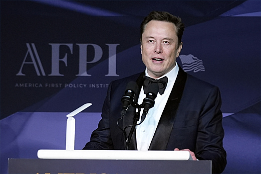 Суд запретил выплачивать Илону Маску многомиллиардную премию от Tesla