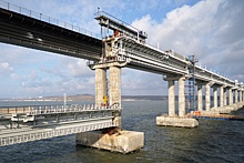Движение поездов по отремонтированной части Крымского моста запустят в мае