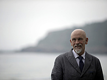 Джона Малковича отказались заселять в отель из-за ковидного паспорта