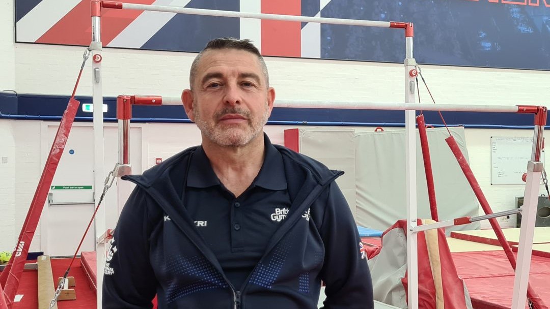 Главный тренер сборной по гимнастике в Британии покинул должность перед ЧЕ и ОИ