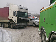 В Москве дорожные службы выдернули из сугробов более 130 автомобилей