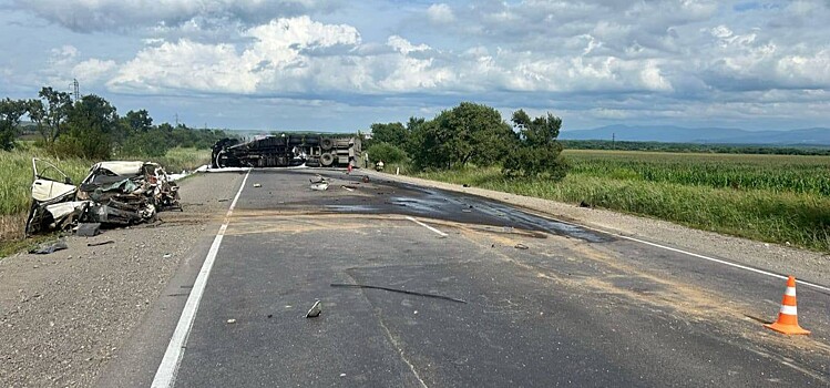 ДТП с контейнеровозом перекрыло федеральную трассу &quot;Уссури&quot;