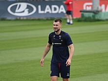 Карпин сообщил, что нападающий сборной России Комличенко готов сыграть с Чили