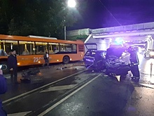 Сотрудники МЧС спаласи пострадавших в аварии на Киевской