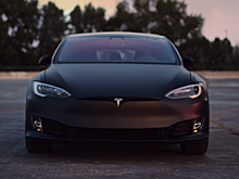 Tesla отзывает сотни тысяч электрокаров из-за опасного автопилота