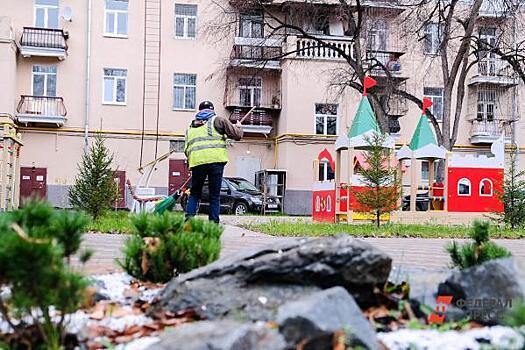 Мэр Тимашевска, в шутку предложивший туристам убрать город, сам вышел на субботник