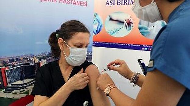 В Турции активно продолжается программа вакцинации работников туротрасли