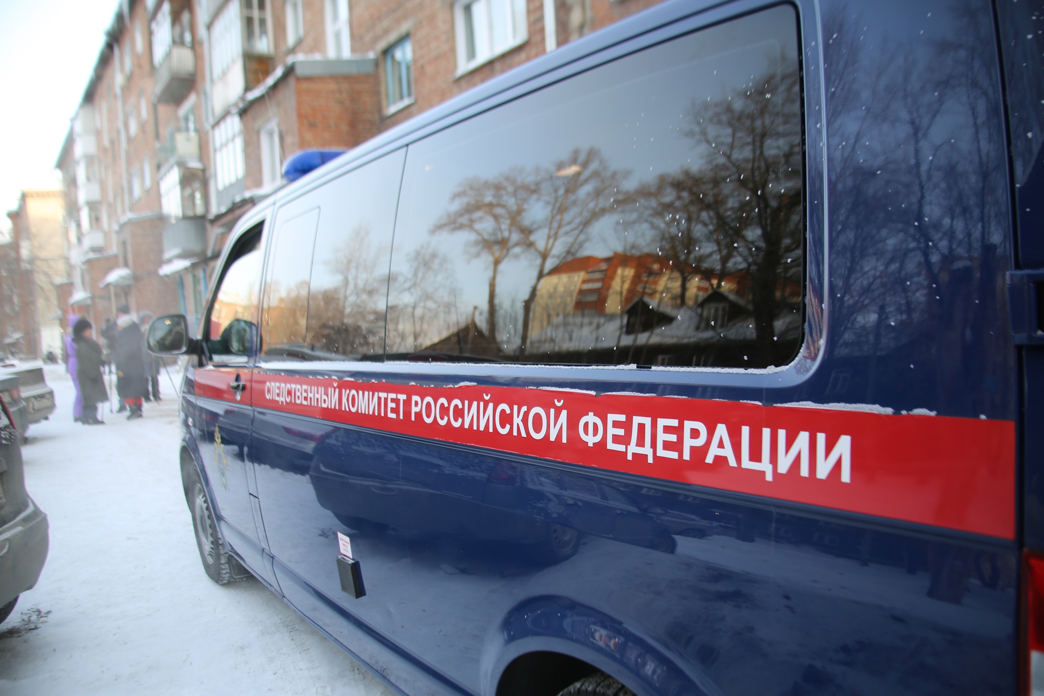 Труп мужчины нашли на парковке в Новосибирске