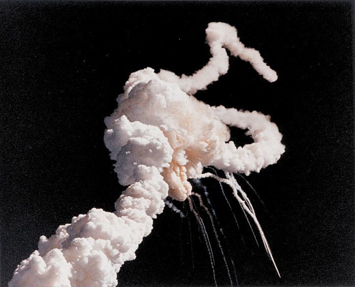Тридцать лет назад катастрофа челнока «Челленджер» (Challenger) унесла жизни семи астронавтов НАСА. Катастрофа шаттла «Челленджер» — в нашей фотогалерее.