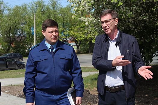 Новую пешеходную зону проспекта Победы посетили прокурор и глава Курчатовского района